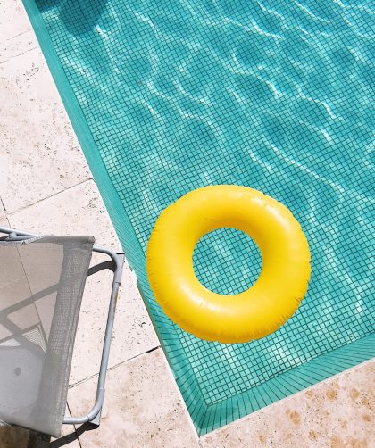 carrelage terrasse piscine : critères de sélection et maintenance